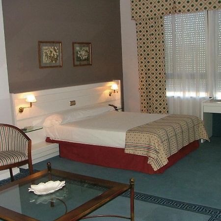 Hotel Las Cigueenas Trujillo Bilik gambar