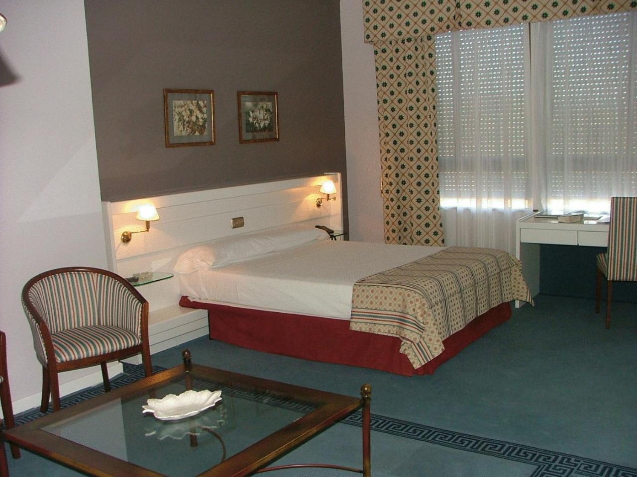 Hotel Las Cigueenas Trujillo Bilik gambar