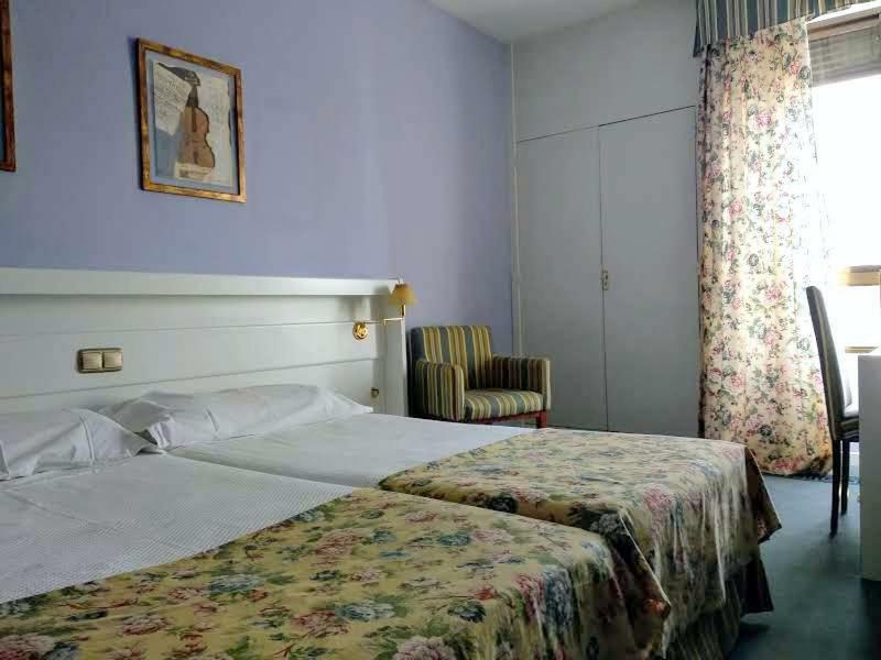 Hotel Las Cigueenas Trujillo Luaran gambar