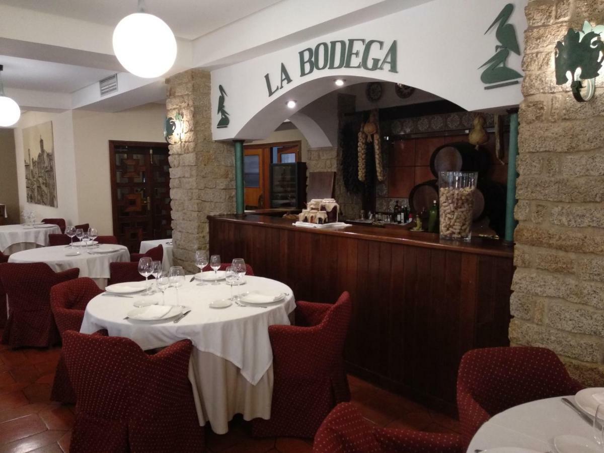 Hotel Las Cigueenas Trujillo Luaran gambar