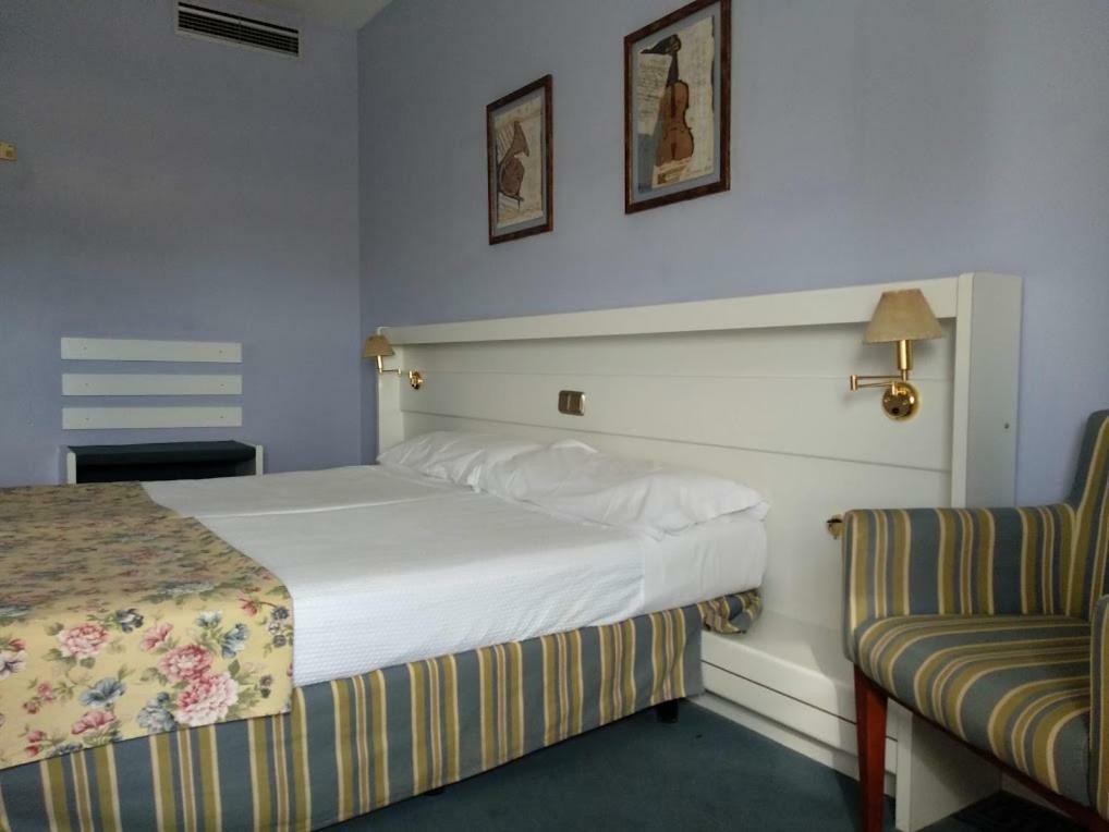 Hotel Las Cigueenas Trujillo Luaran gambar