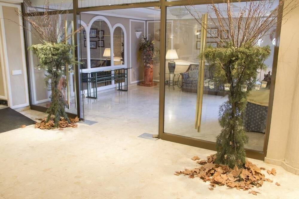 Hotel Las Cigueenas Trujillo Luaran gambar