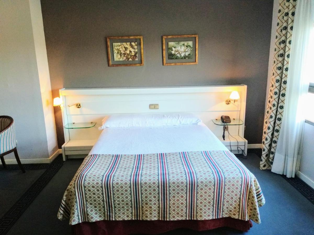 Hotel Las Cigueenas Trujillo Luaran gambar